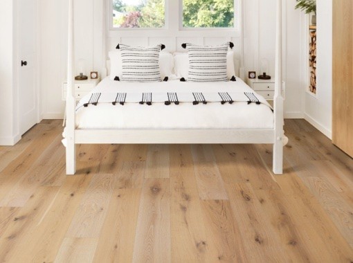 Bedroom hardwood flooring | Tri-City Carpet
